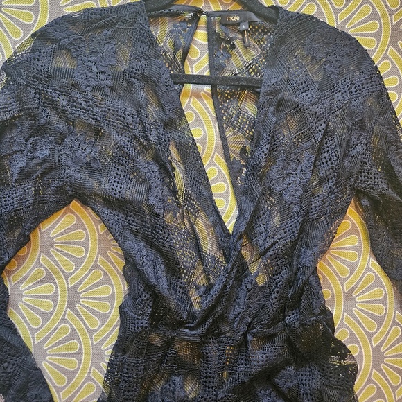 GORGEOUS MAJE LACE GOWN SIZE SMALL - Picture 5 of 5